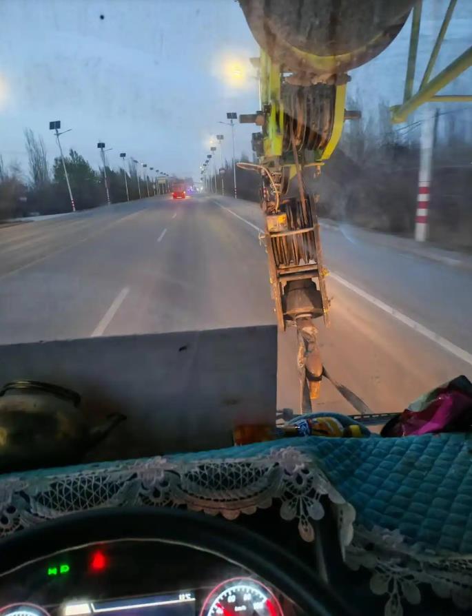 25吨的吊车 拉了30吨的父爱