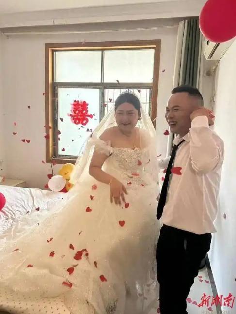 新人办三无婚礼:无彩礼无司仪无伴娘